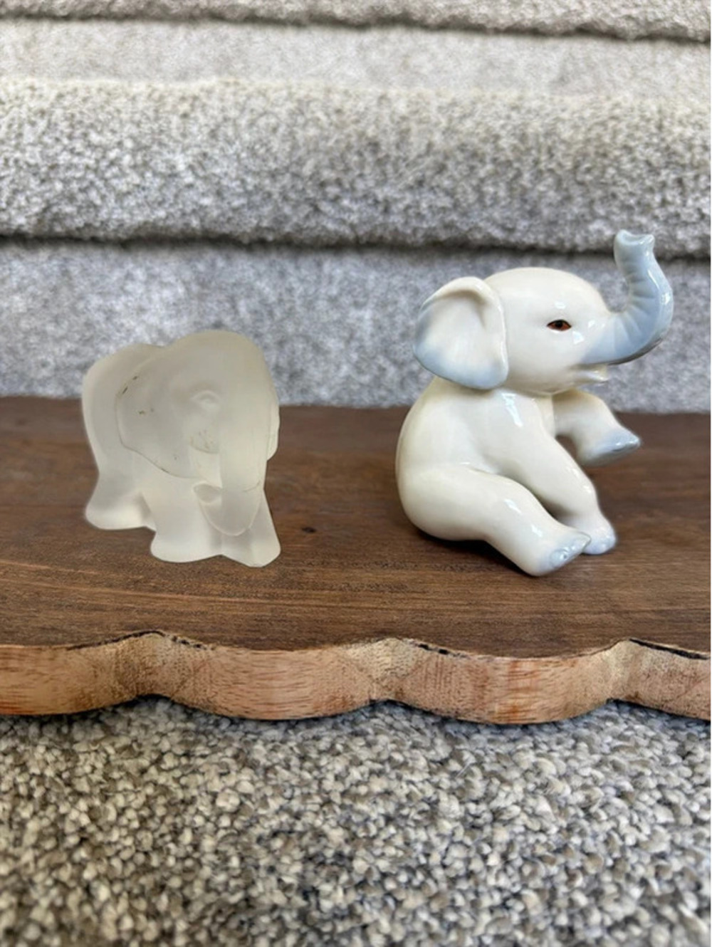 Set of 2 Elephant figurines.